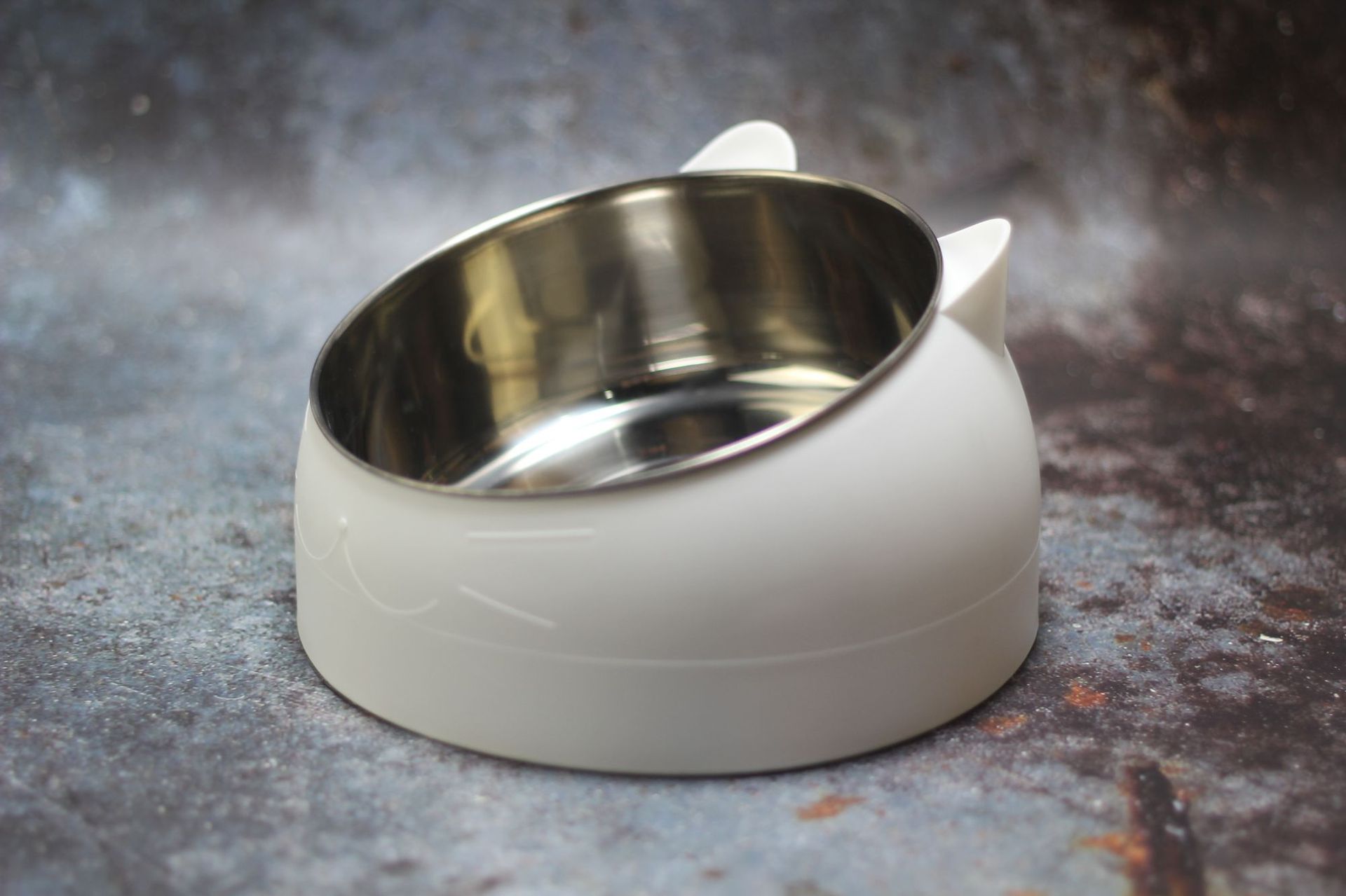 Protective Oblique Cat Bowl